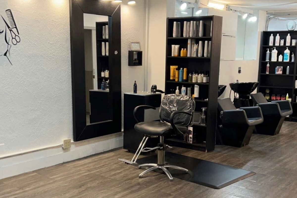 Inside Salon 4